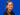 Bild zeigt Melina Schwenkler vor blauem Hintergrund, lächelnd in die Kamera